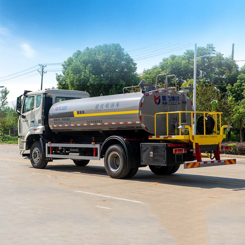 HOWO 14 cubic Meter Sprinkler Truck