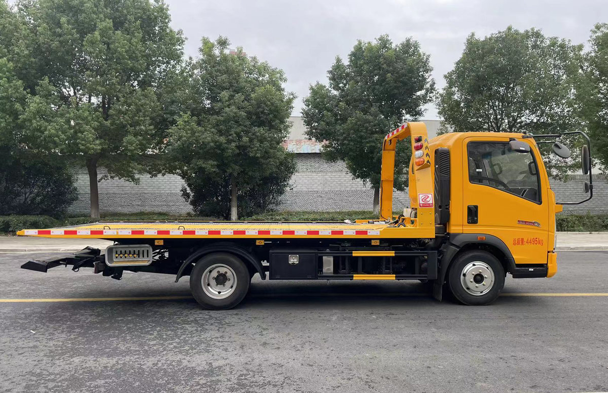HOWO Flatbed Transport Vehicle Wrecker
