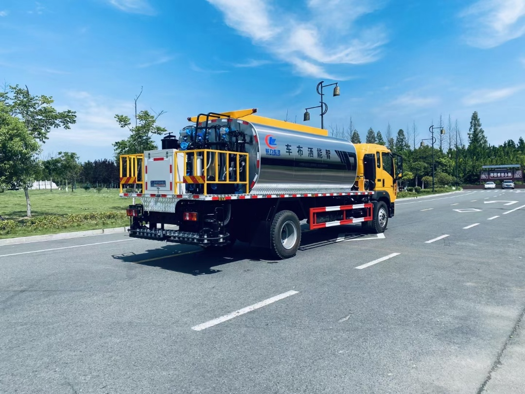 Sinotruk HOWO G5X Asphalt Spreading Truck