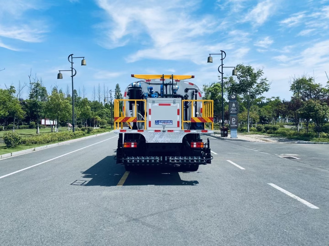 Sinotruk HOWO G5X Asphalt Spreading Truck
