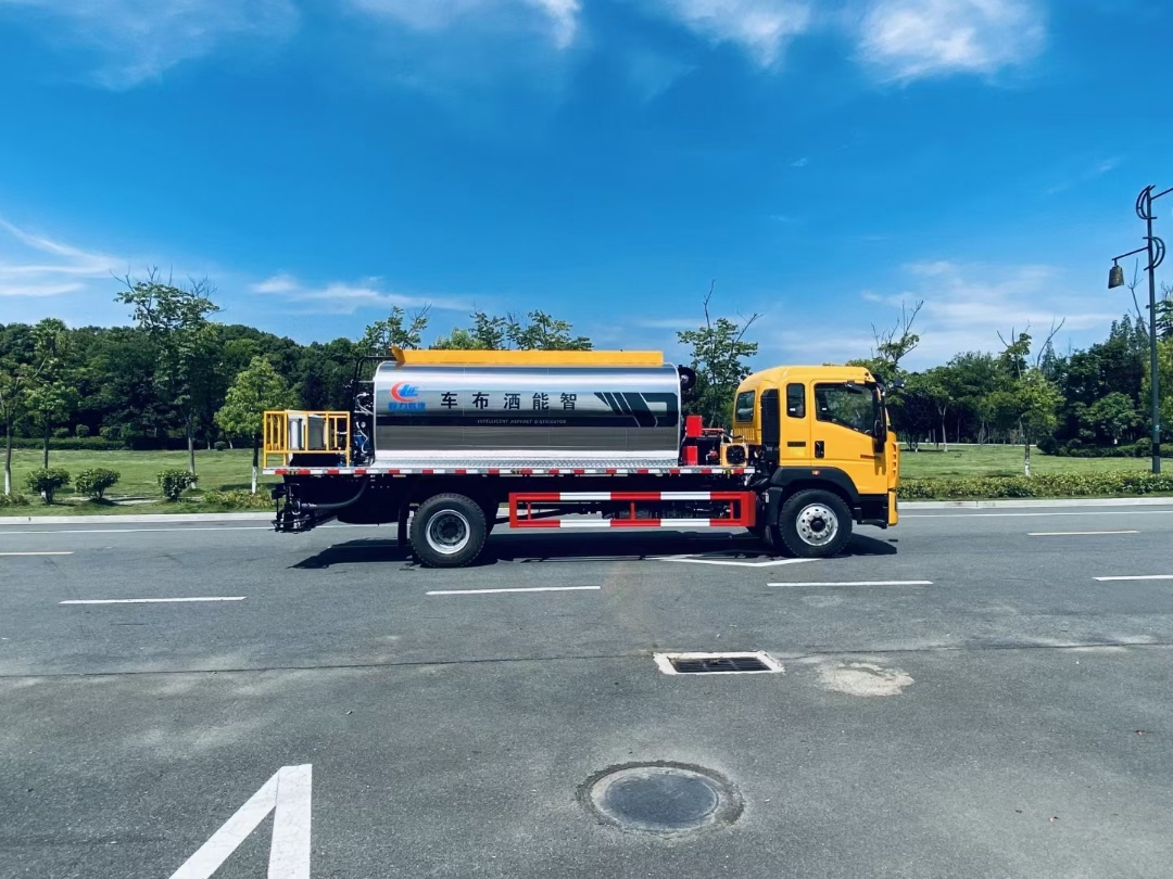 Sinotruk HOWO G5X Asphalt Spreading Truck