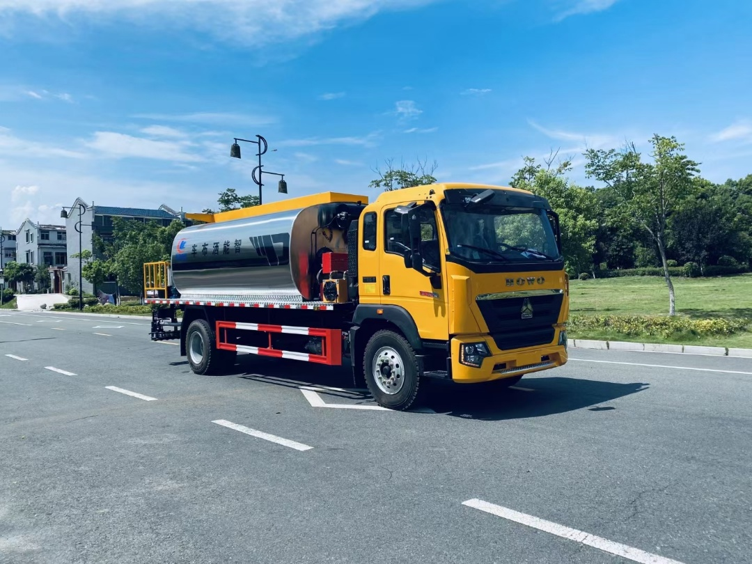 Sinotruk HOWO G5X Asphalt Spreading Truck